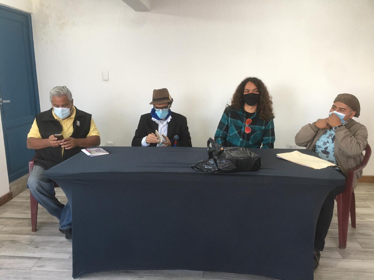 Lectura de poesía con Satriani Durán de Guadalajara y poetas de Xelajú