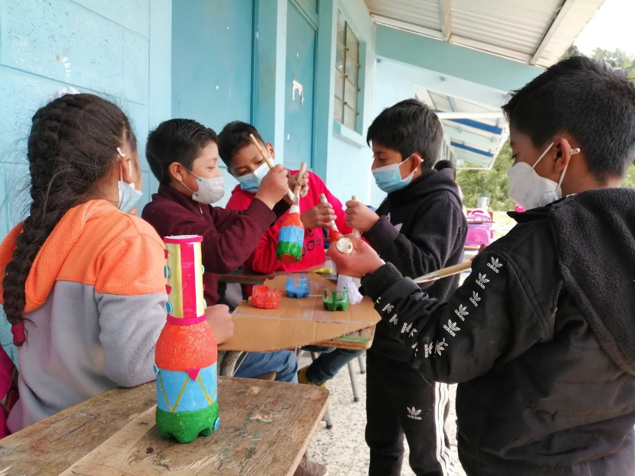 Taller de artesanías con materiales reciclables