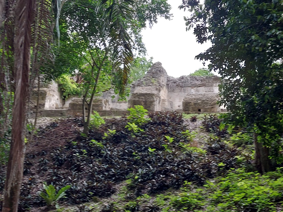 Recorrido al Sitio Arqueológico La Blanca