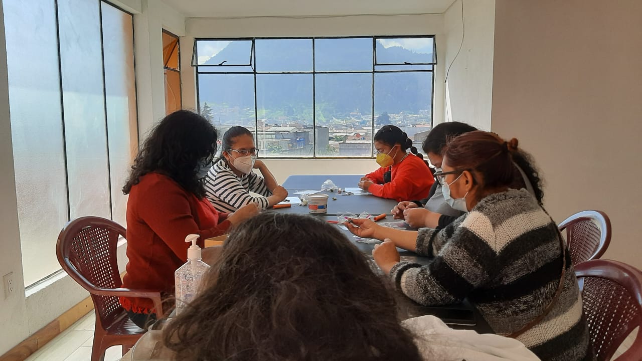 Capacitación y auto sostenibilidad a mujeres de la región