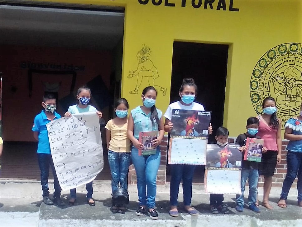 Taller de Tz’utujil, dirigido a niños de la localidad