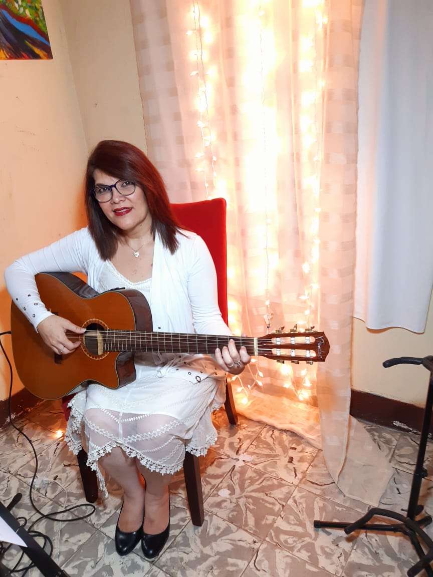 Lorena Pérez cantante