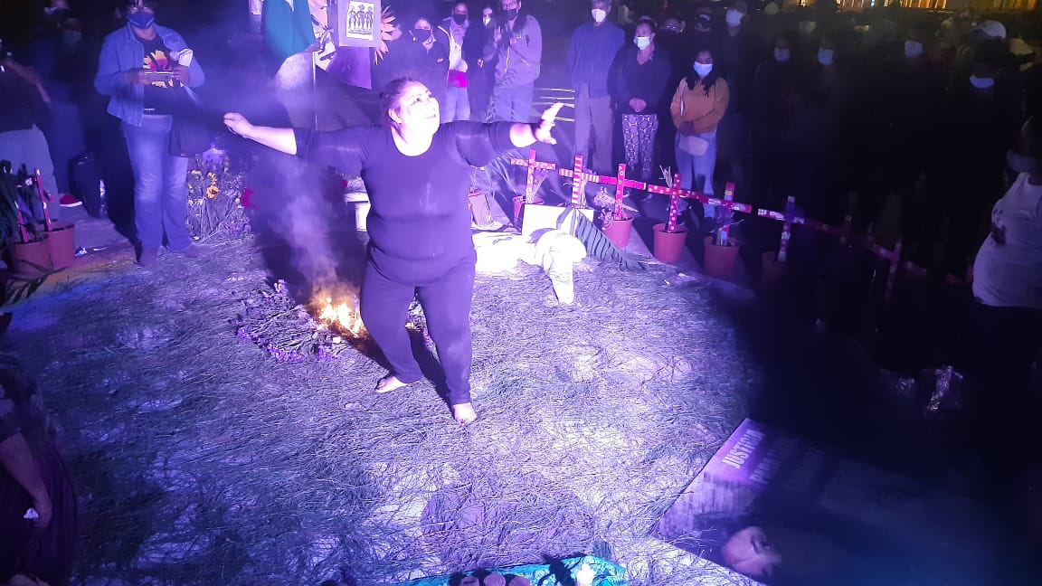 Perfomance la violencia debe terminar en