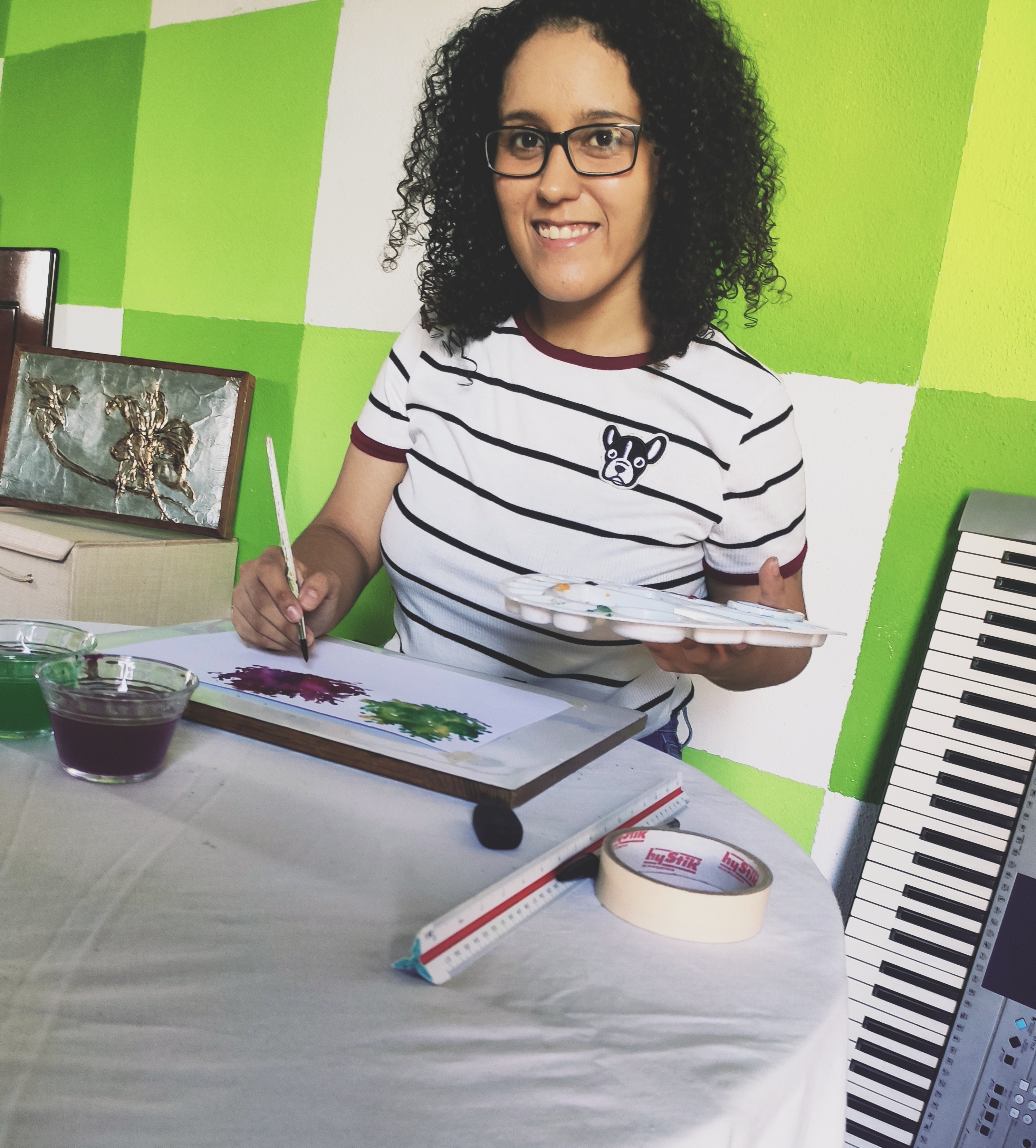 Desde muy corta edad he tenido interés por las diversas disciplinas artísticas,que lejos de ser un simple pasatiempo nos forman como personas creativas y únicas que llenan de colores cada pequeño espacio en el que nos encontramos.