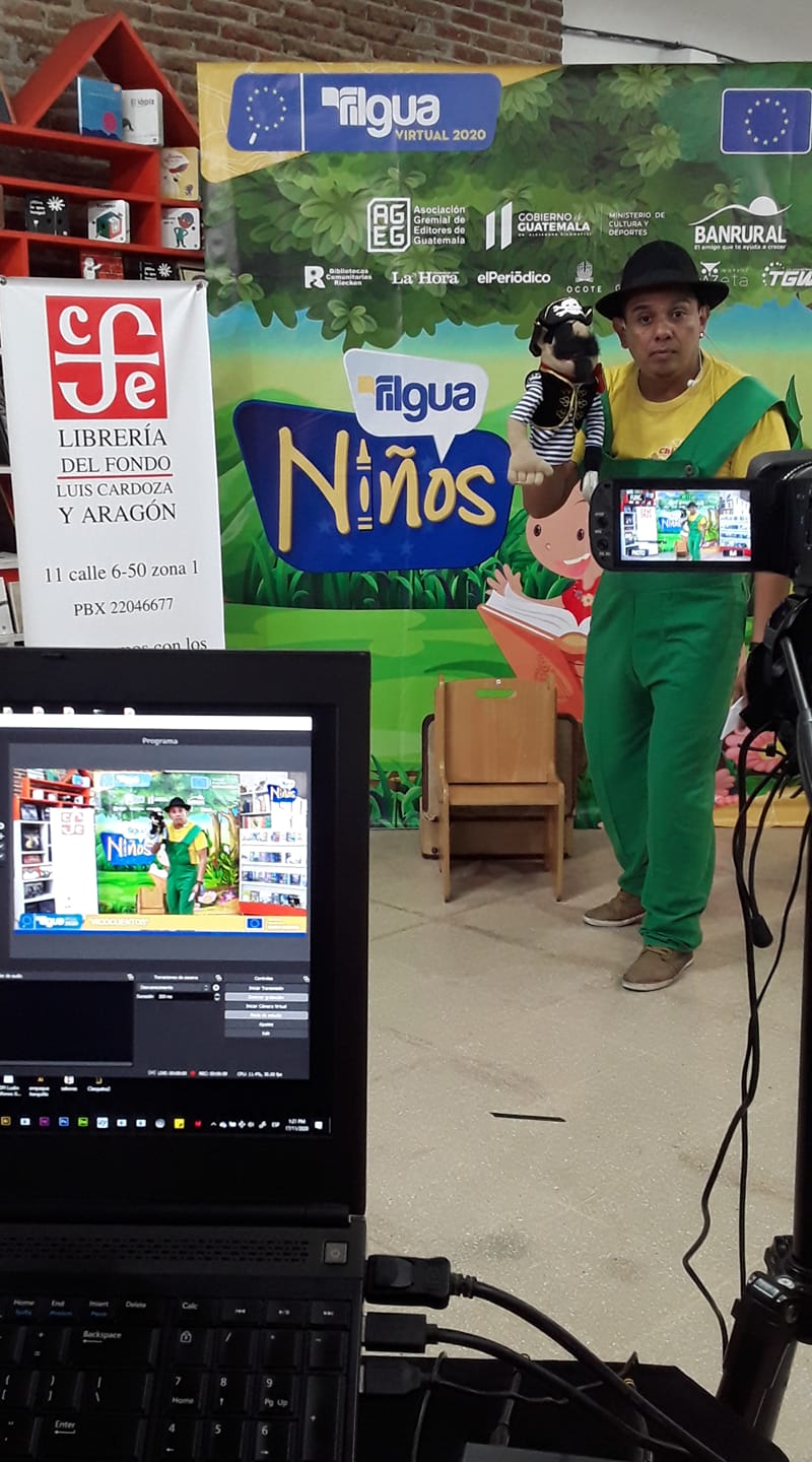 Vicocuentos es un cuenta cuentos que narra de forma interactiva cuentos para niños y niñas utilizando como herramientas los títeres