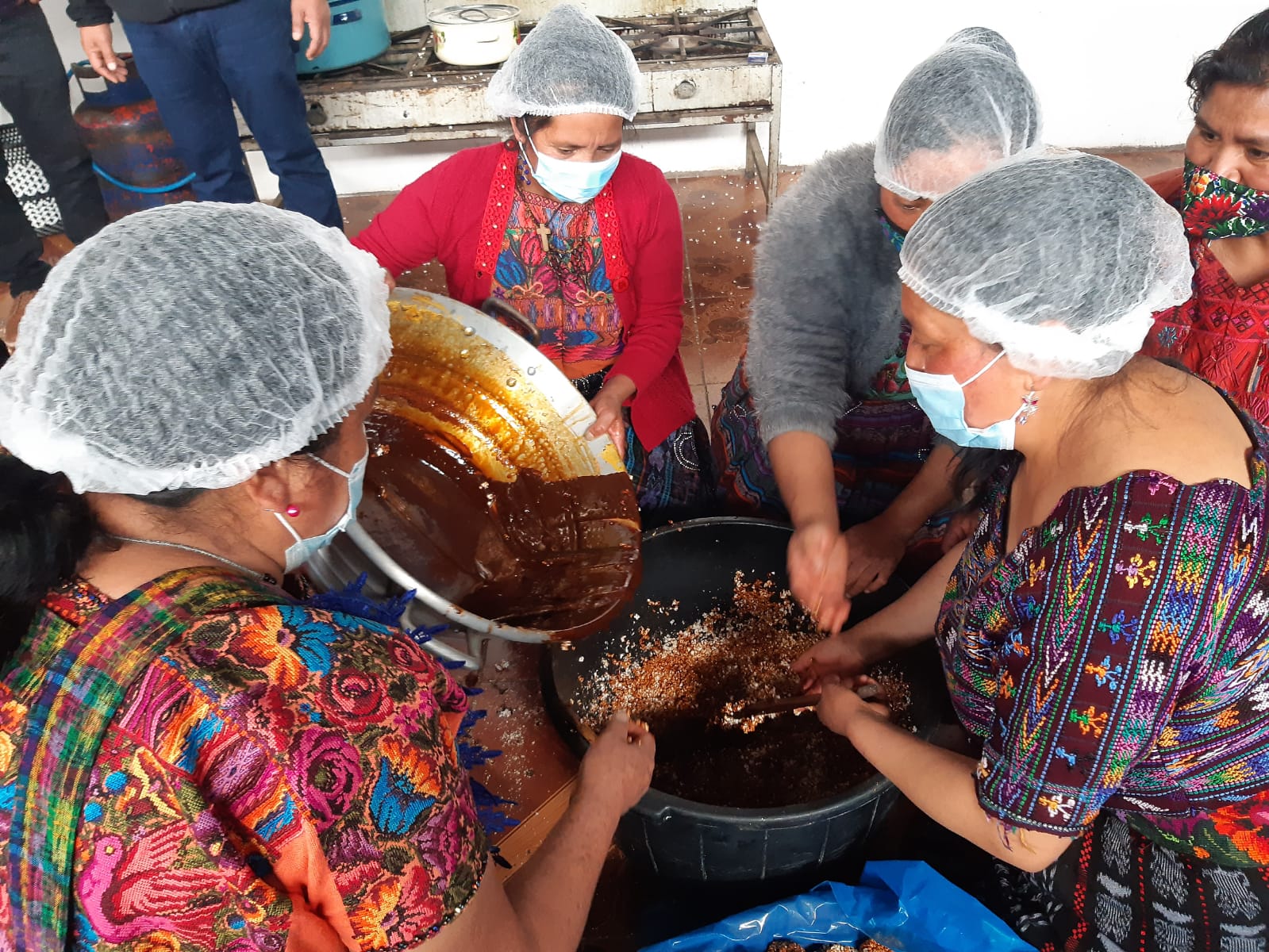 Taller de alboroto en panela para la promoción y rescate de los dulces típicos de la comunidad lingüística kaqchikel