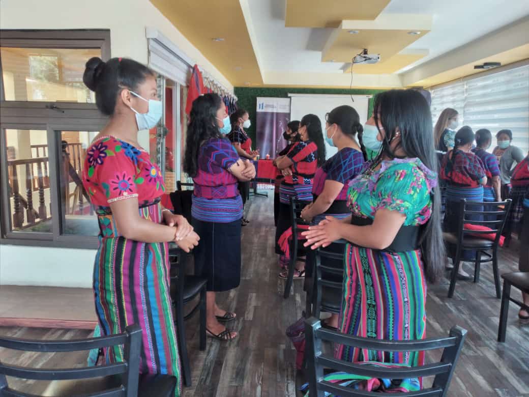 Conversatorio sobre el valor, significado de la  indumentaria Maya K’iche’