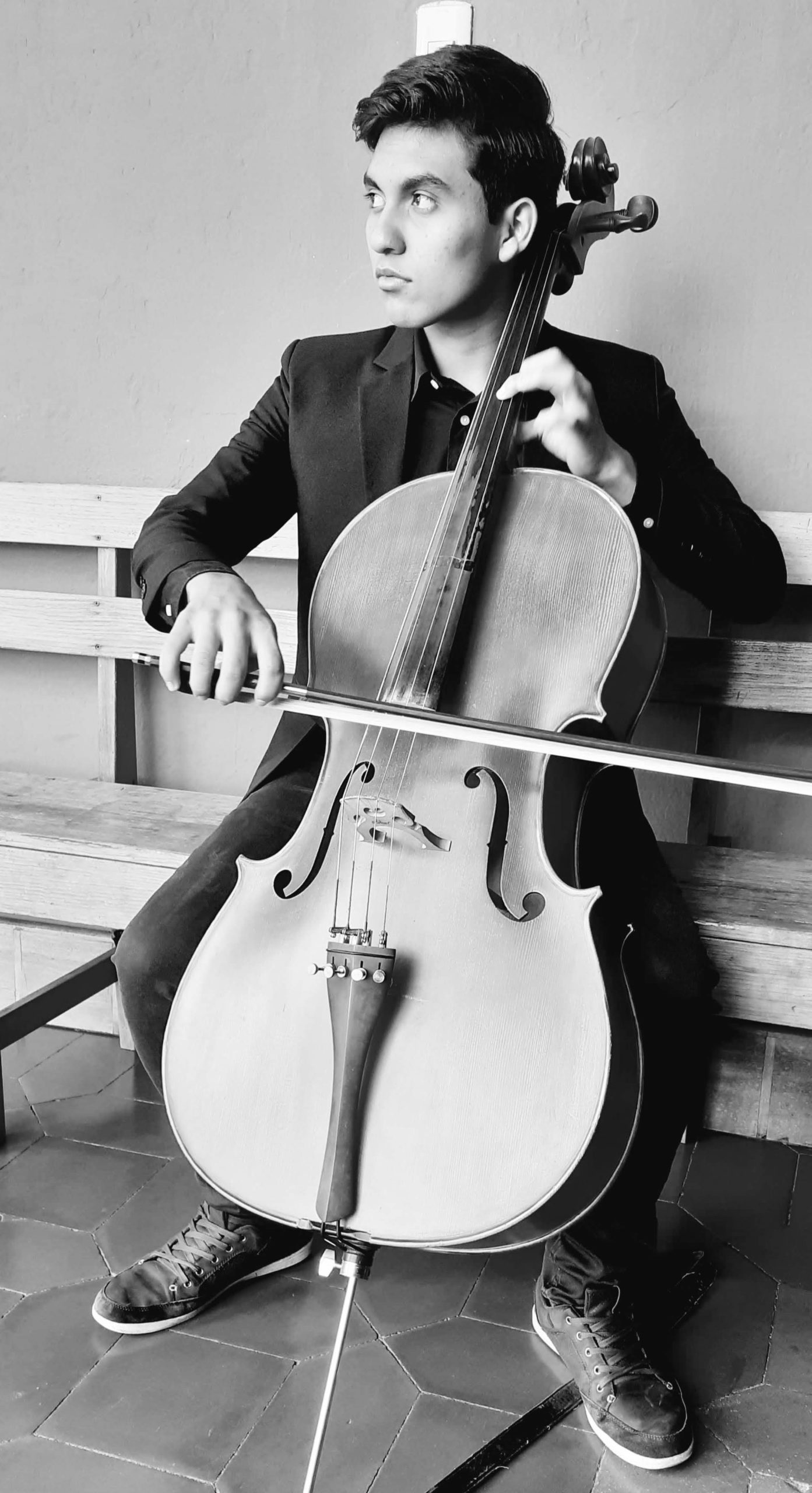 Cellista guatemalteco