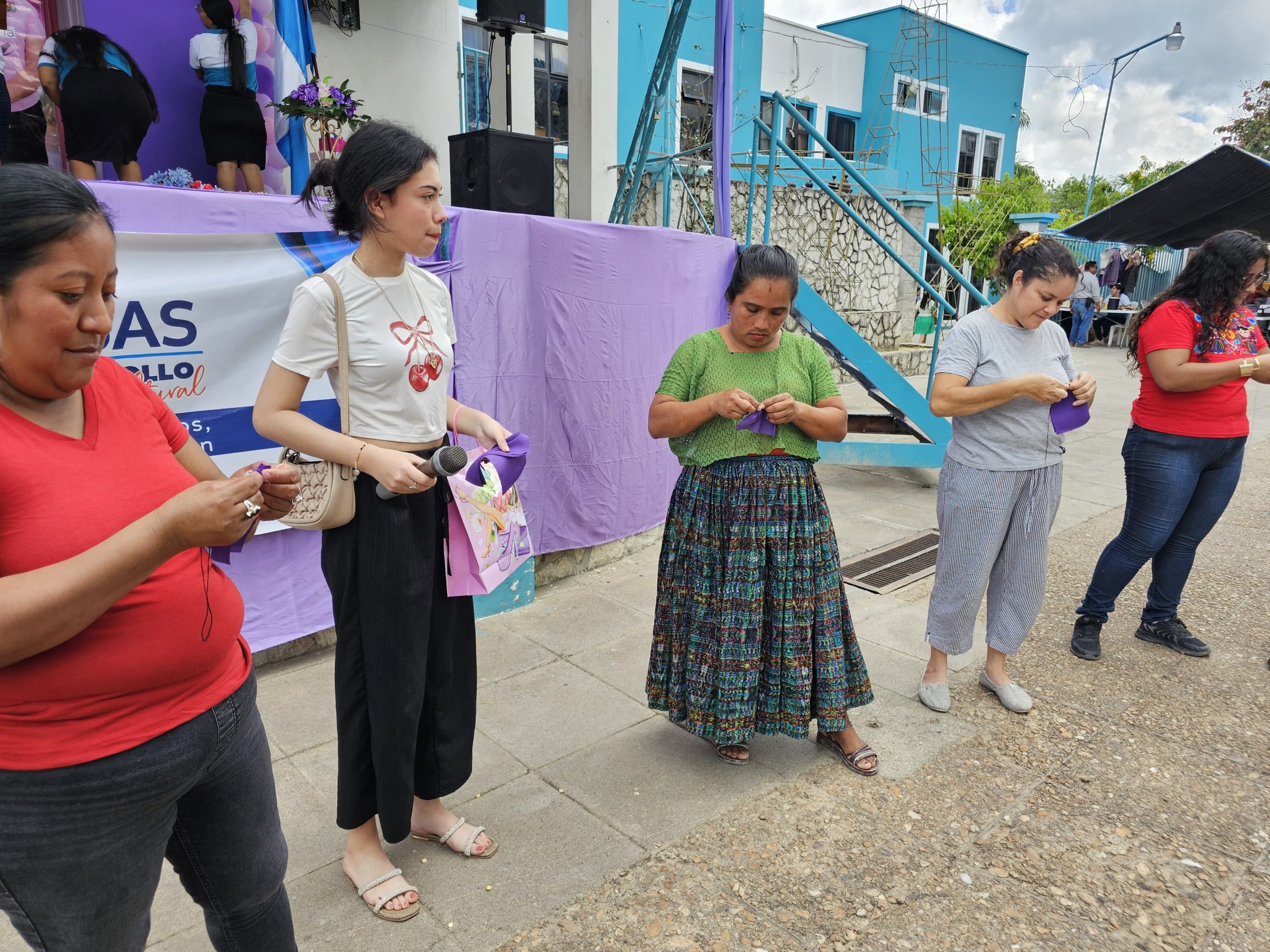 Trabajos Tradicionales de las Mujeres Maya Mopan y Mestizas