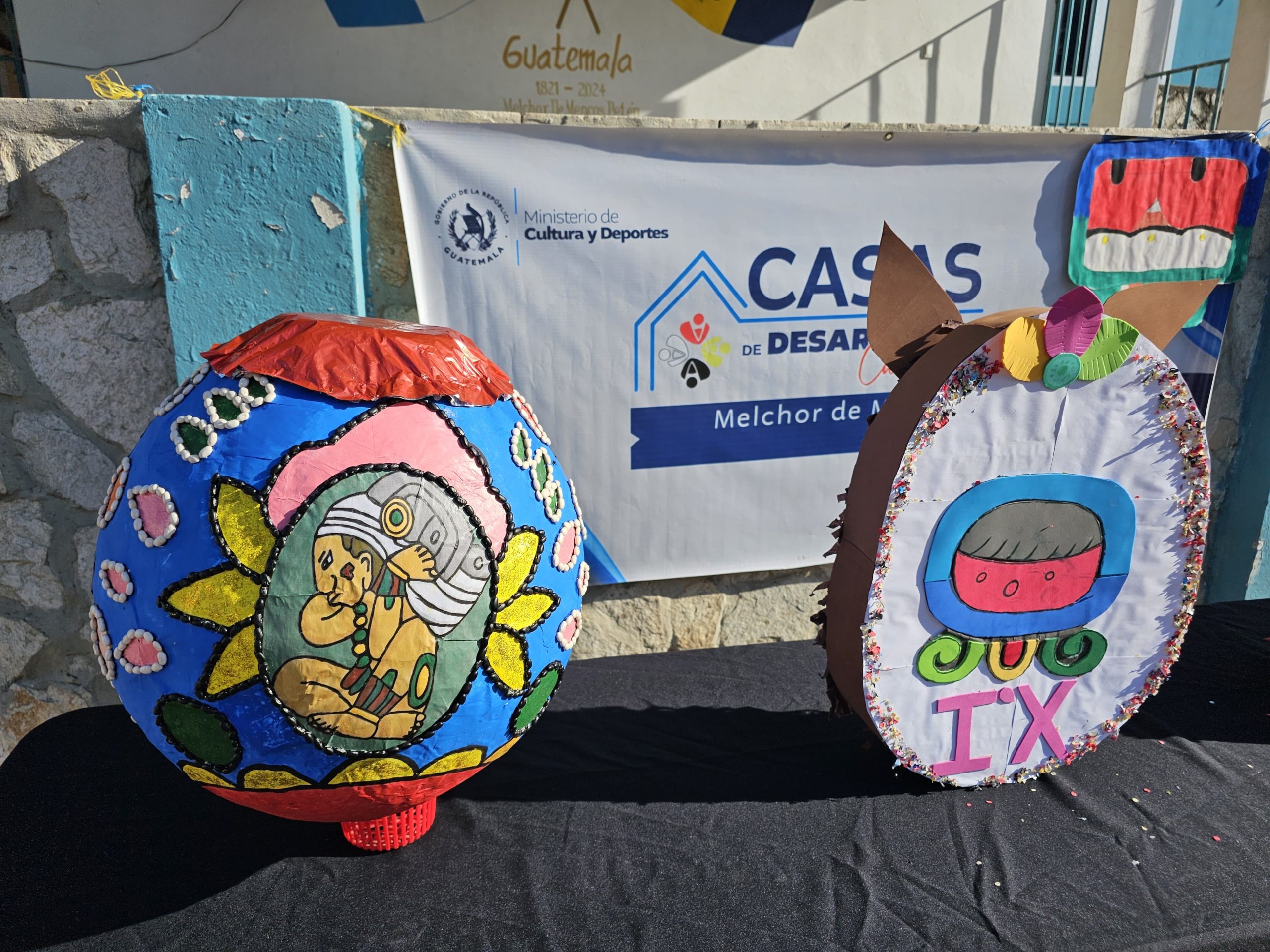 Tradición del carnaval con concurso y exposición de cascarones